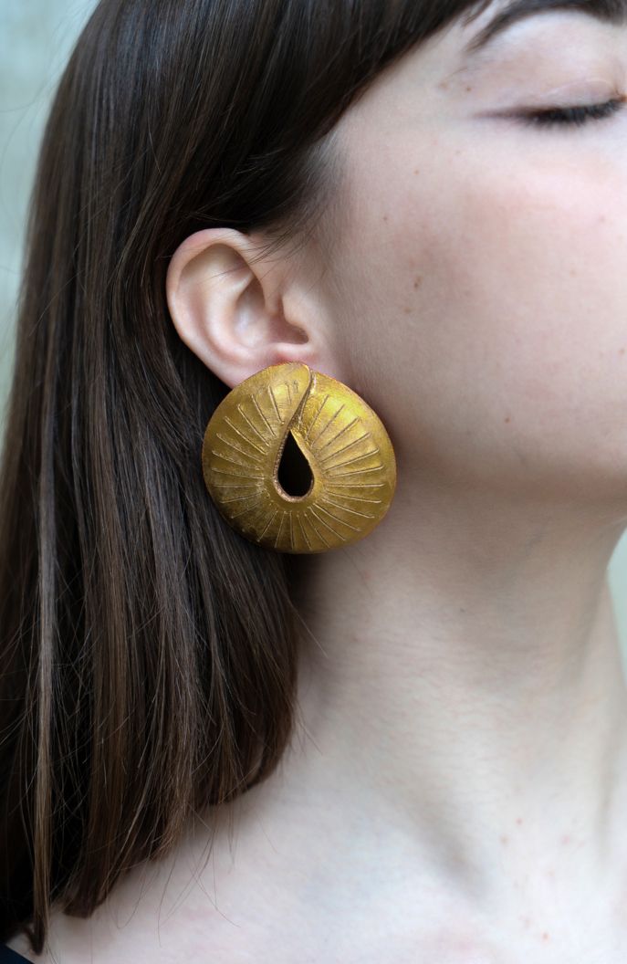 Ara earings metal edition