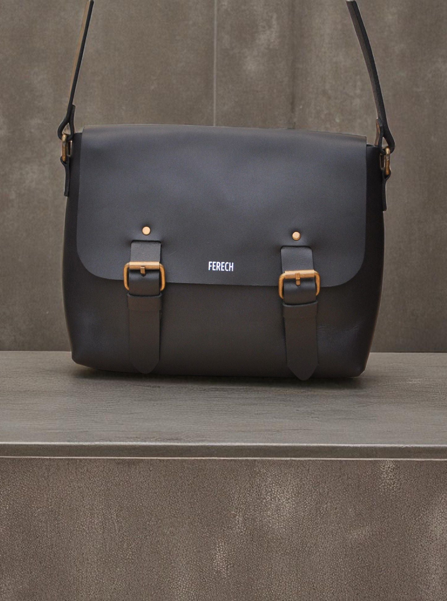 Santiago Messenger bag