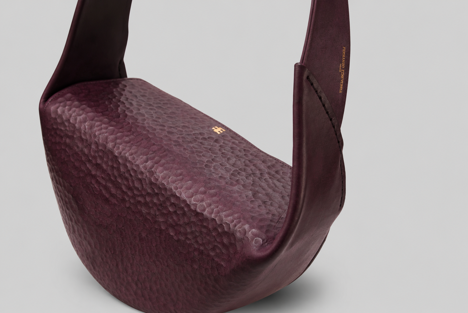 Perla handbag in hammered leather
