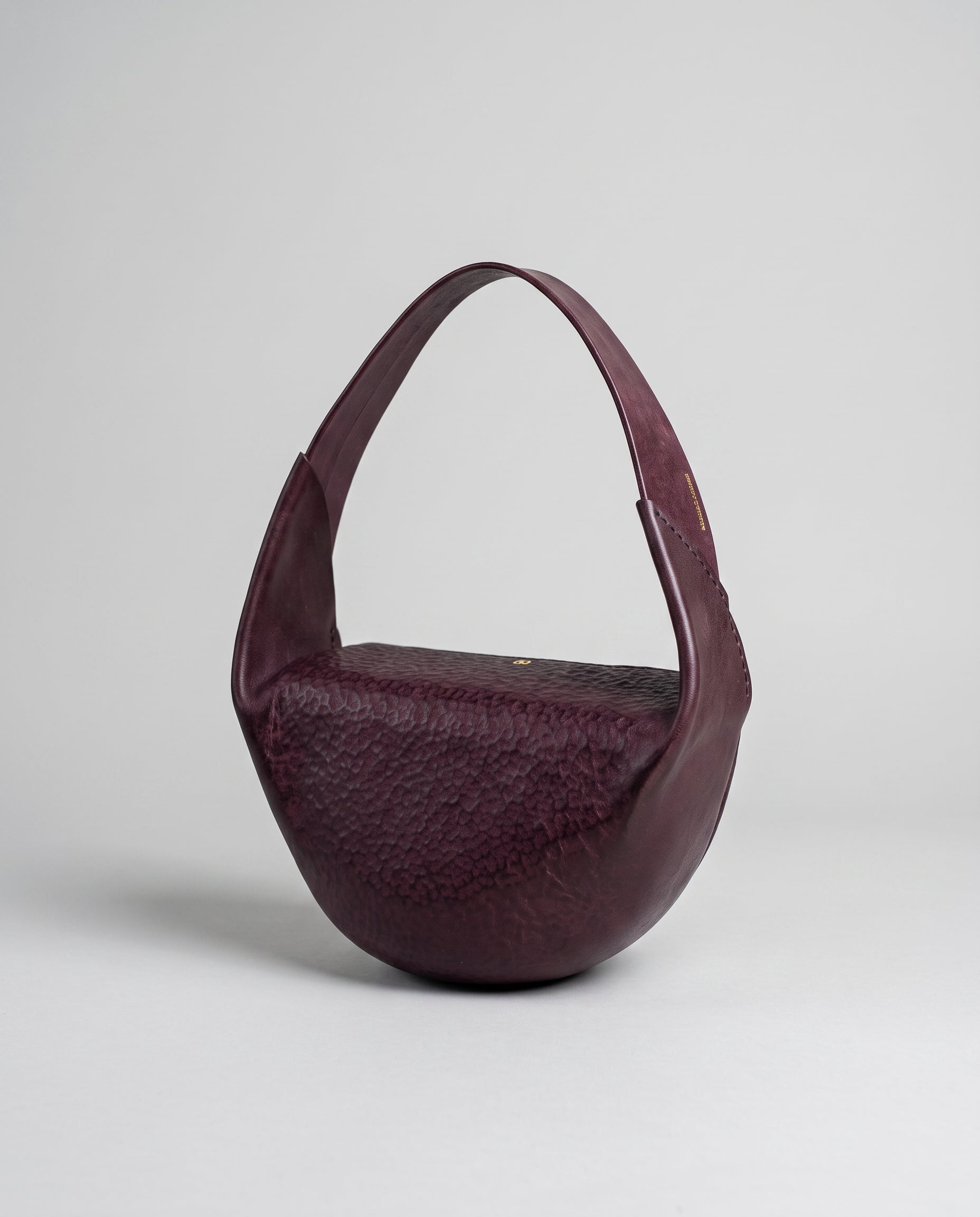 Perla handbag in hammered leather