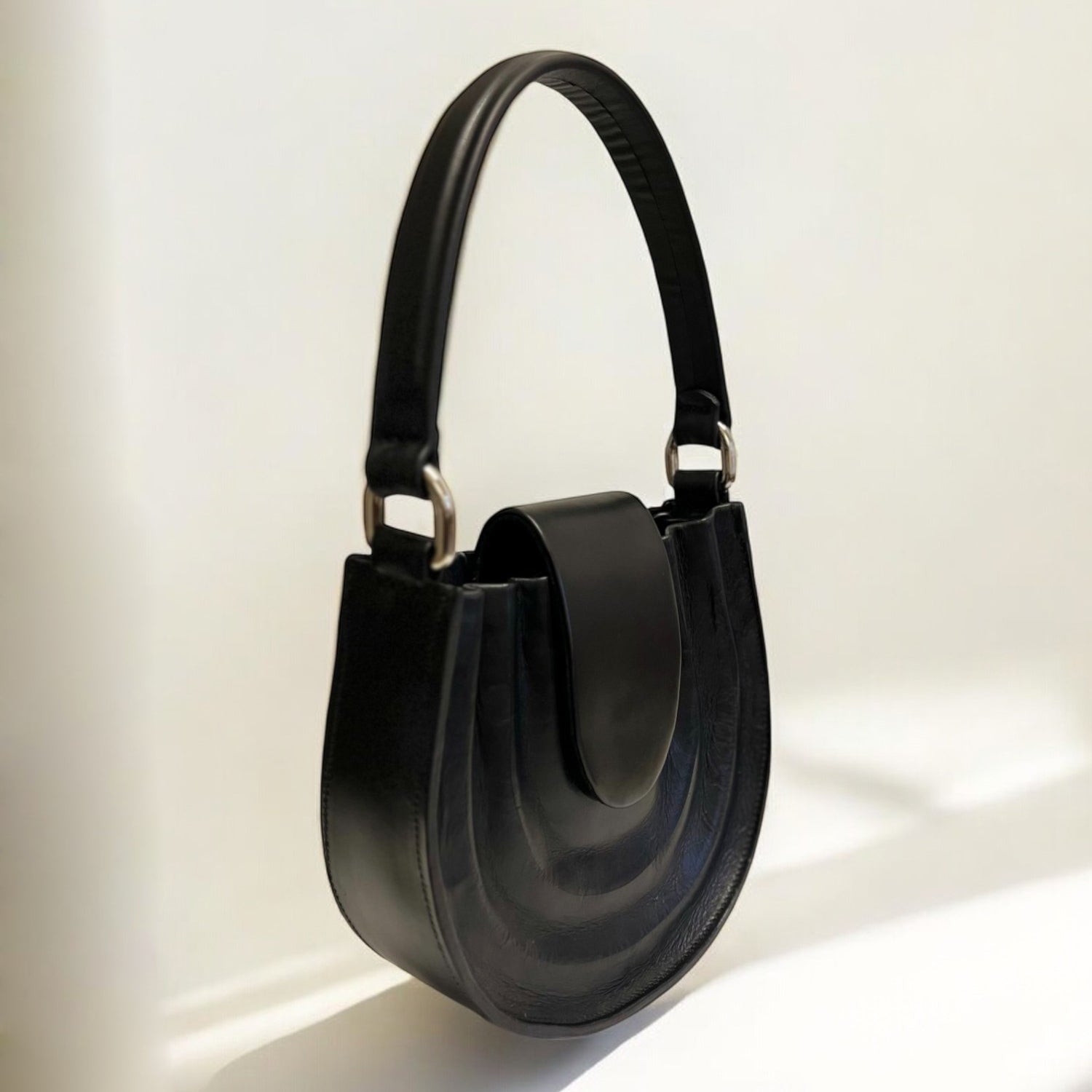 Aura hand-bag