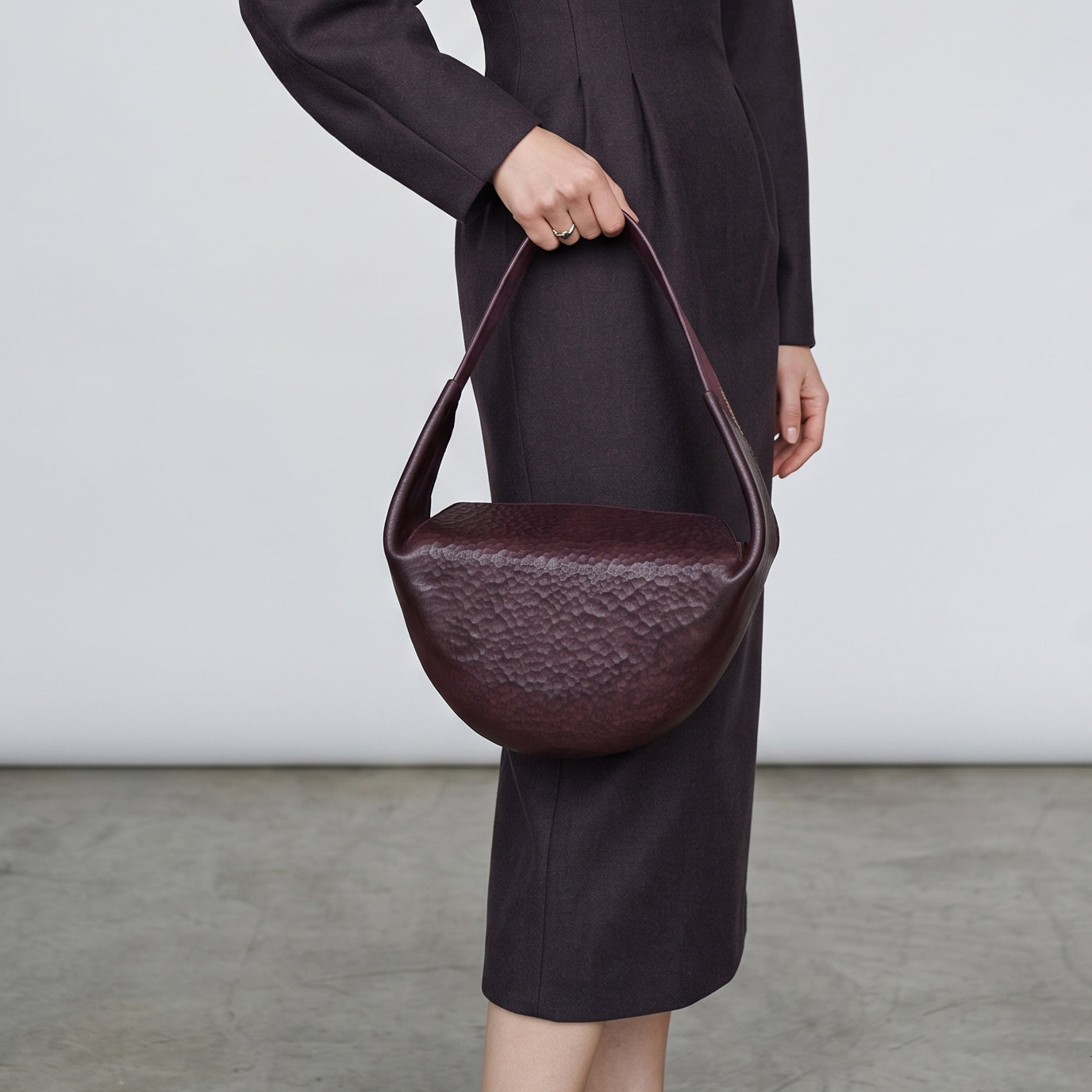 Perla handbag in hammered leather