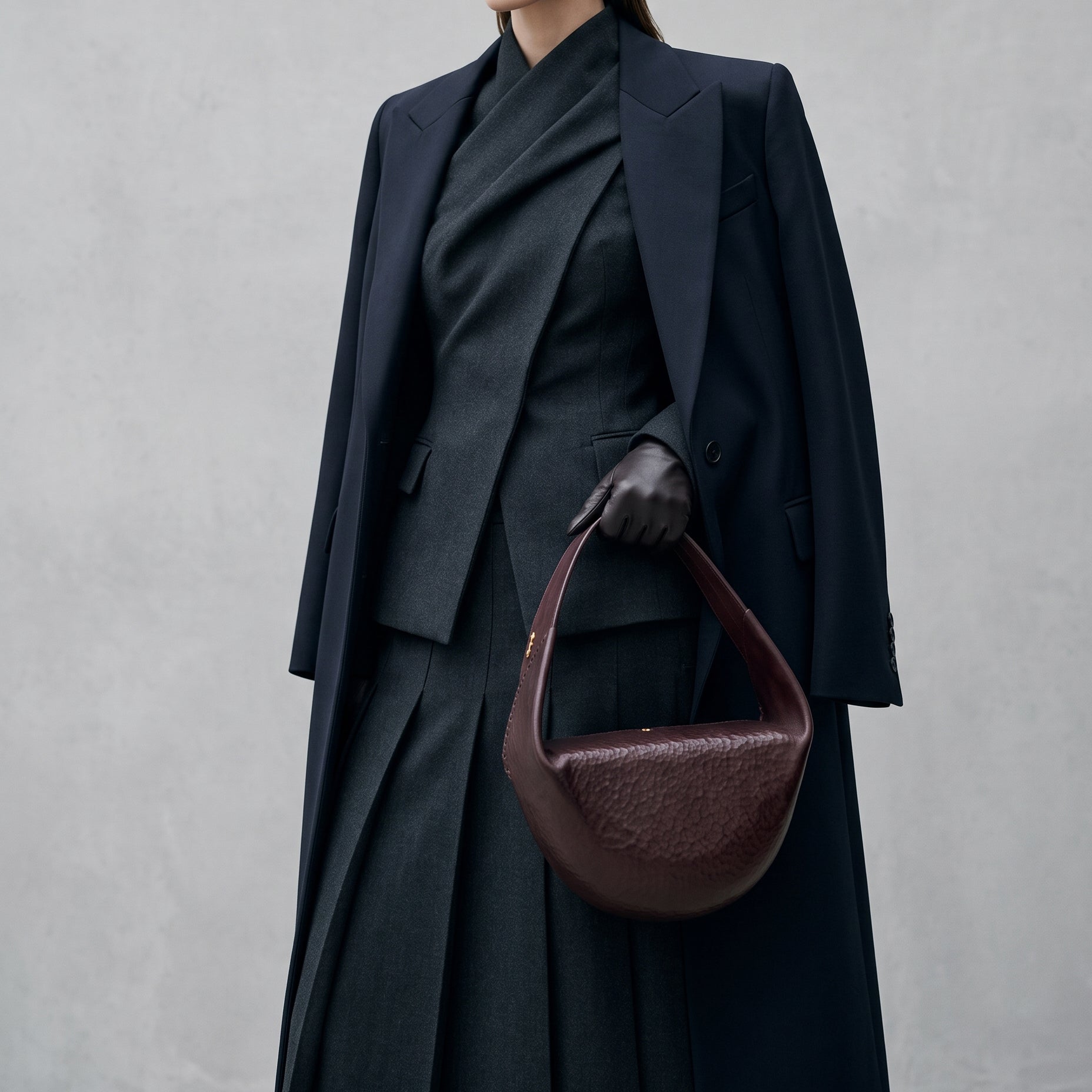 Perla handbag in hammered leather