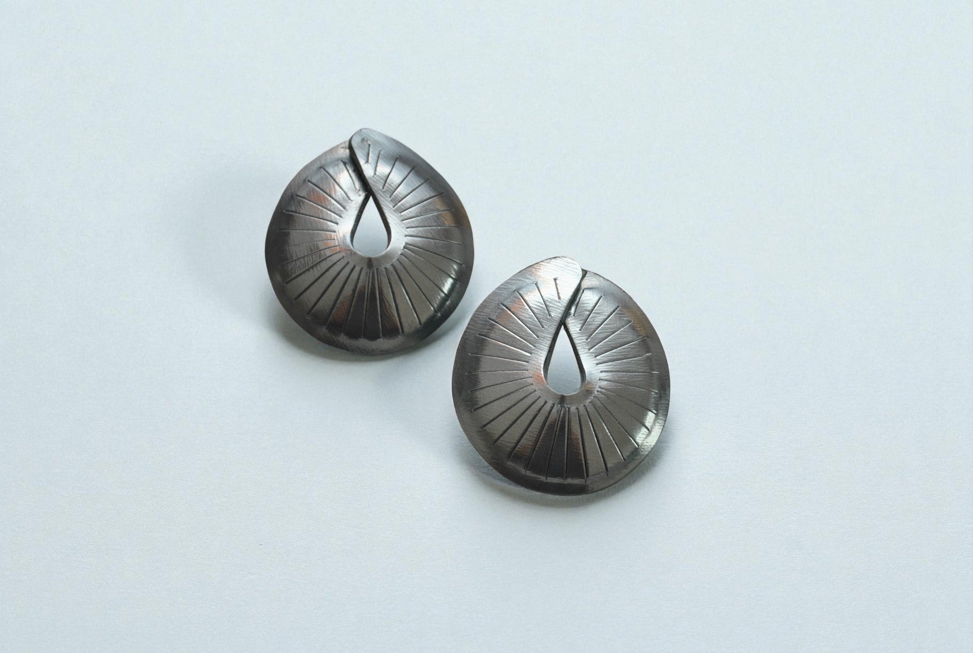 Ara earings White metal leather